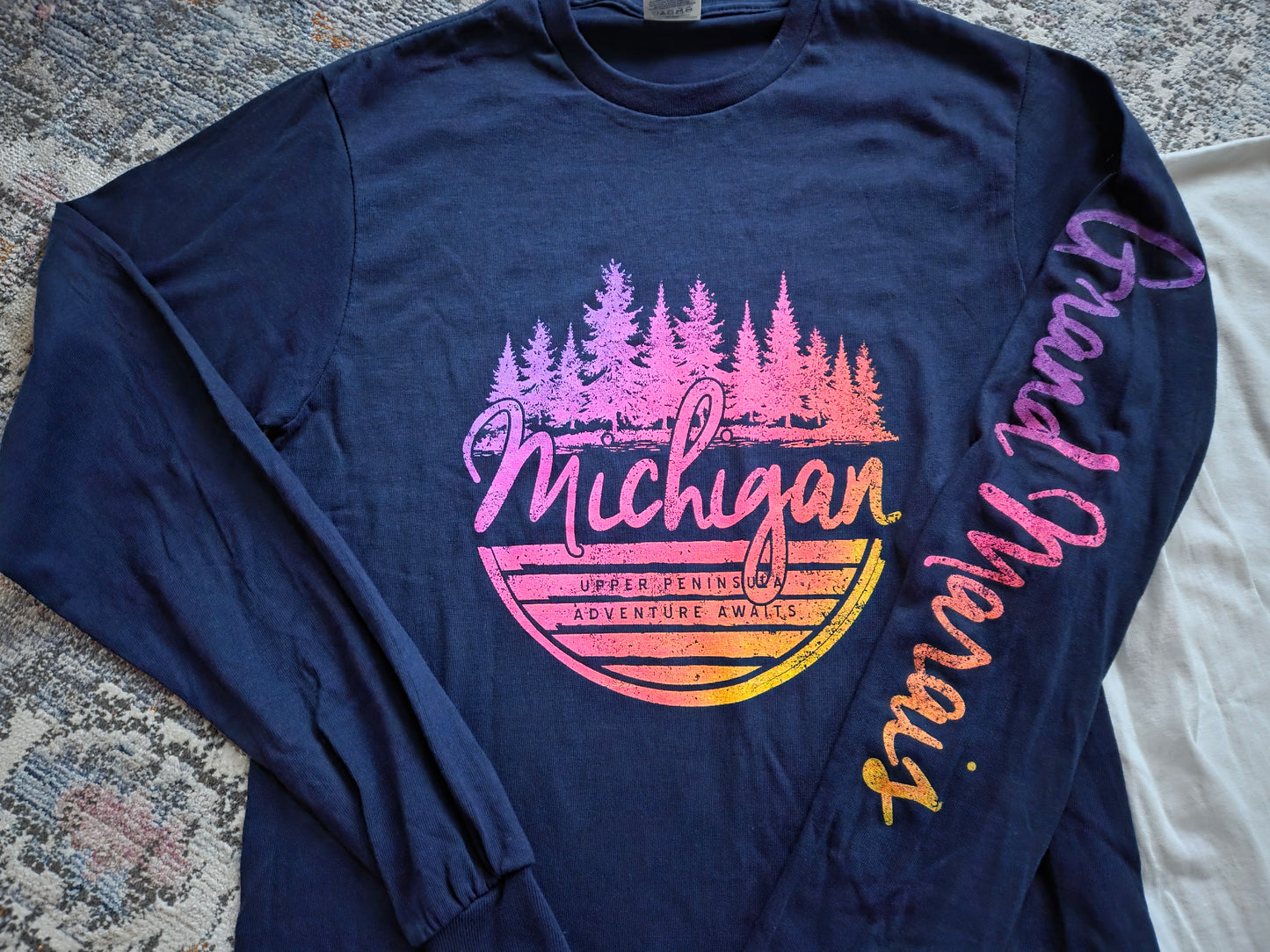 Long sleeve t shirt - navy or white