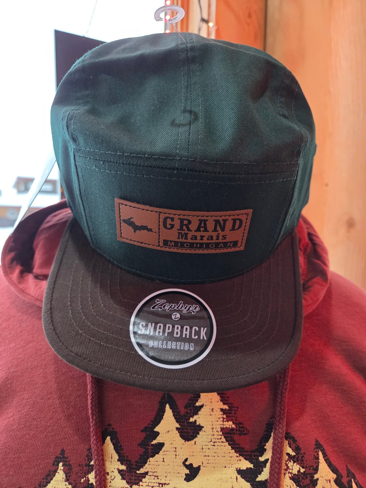 Flat bill snap back hat Green