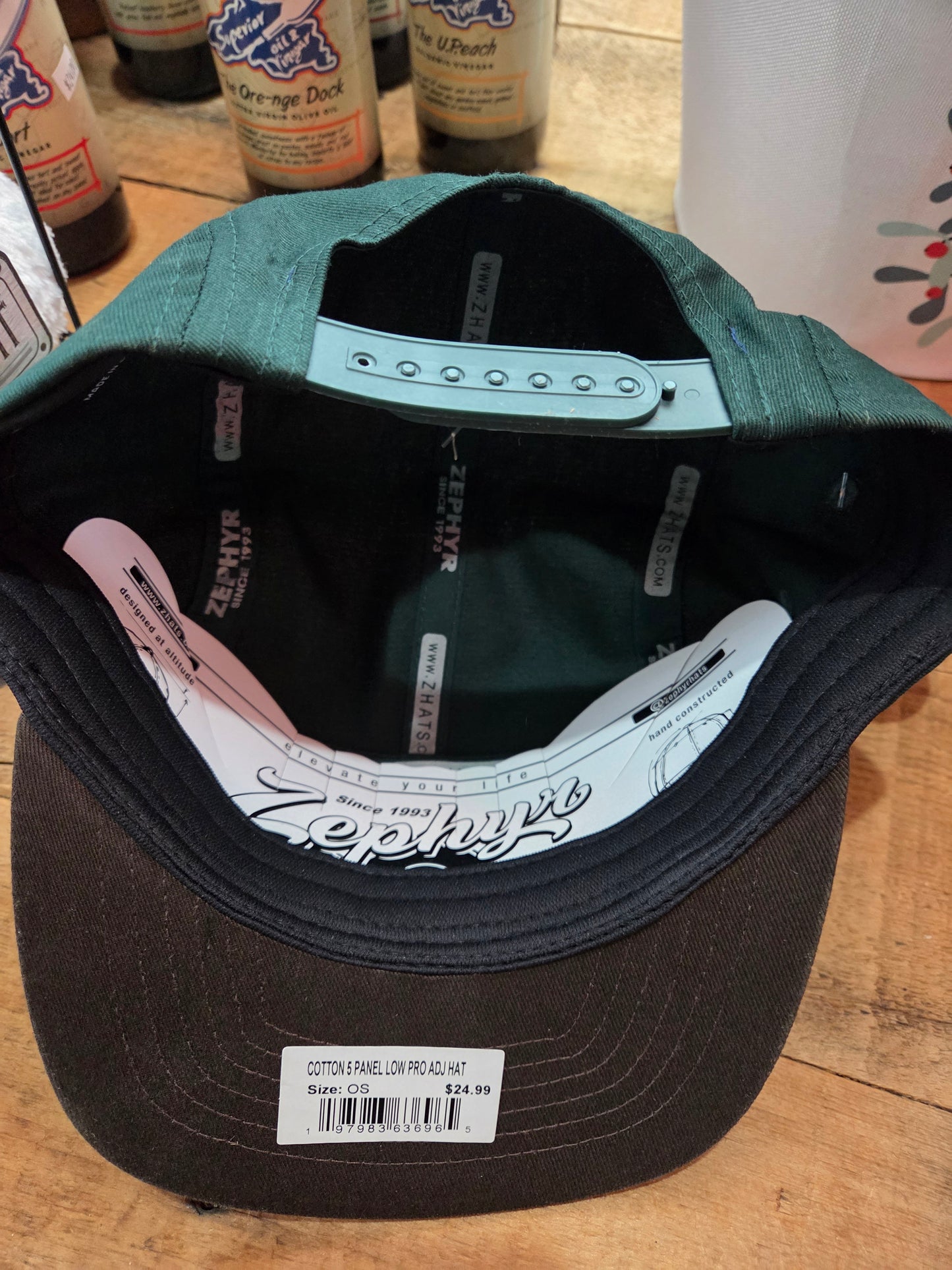 Flat bill snap back hat Green