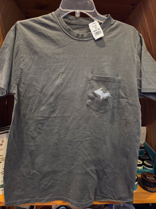 Short sleeve t shirt with pocket